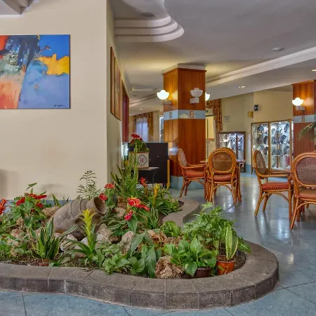 Caesar Palace Otel Giardini Naxos