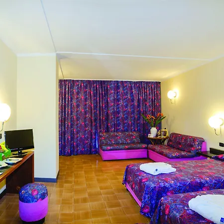 Caesar Palace Готель Джардіні-Наксос